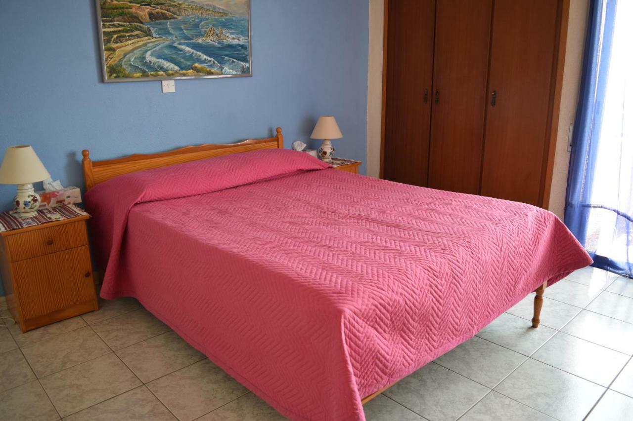 Mediterranean Breeze Apartment Лимасол Екстериор снимка