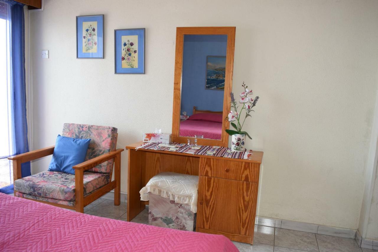 Mediterranean Breeze Apartment Лимасол Екстериор снимка