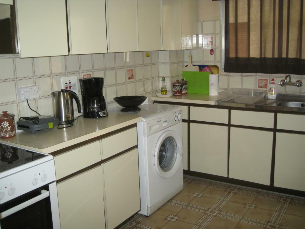 Mediterranean Breeze Apartment Лимасол Екстериор снимка