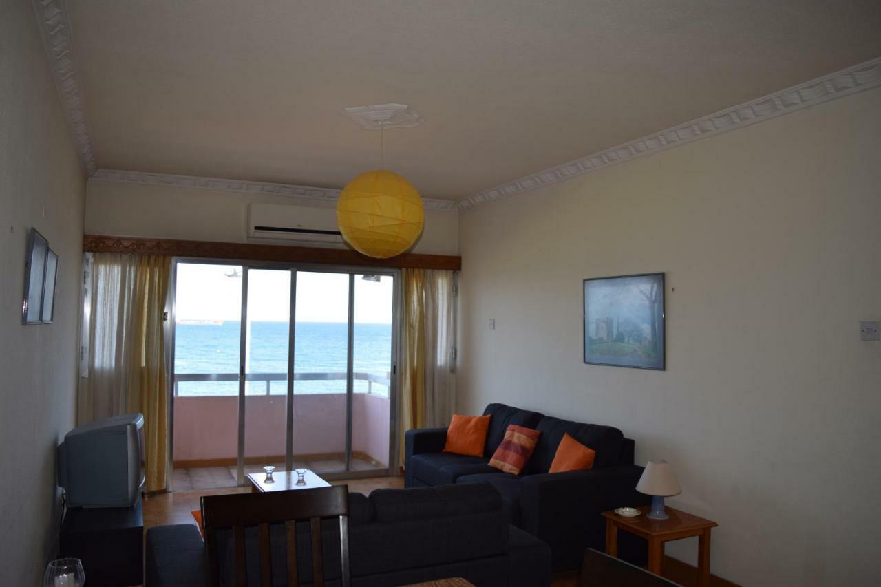 Mediterranean Breeze Apartment Лимасол Екстериор снимка