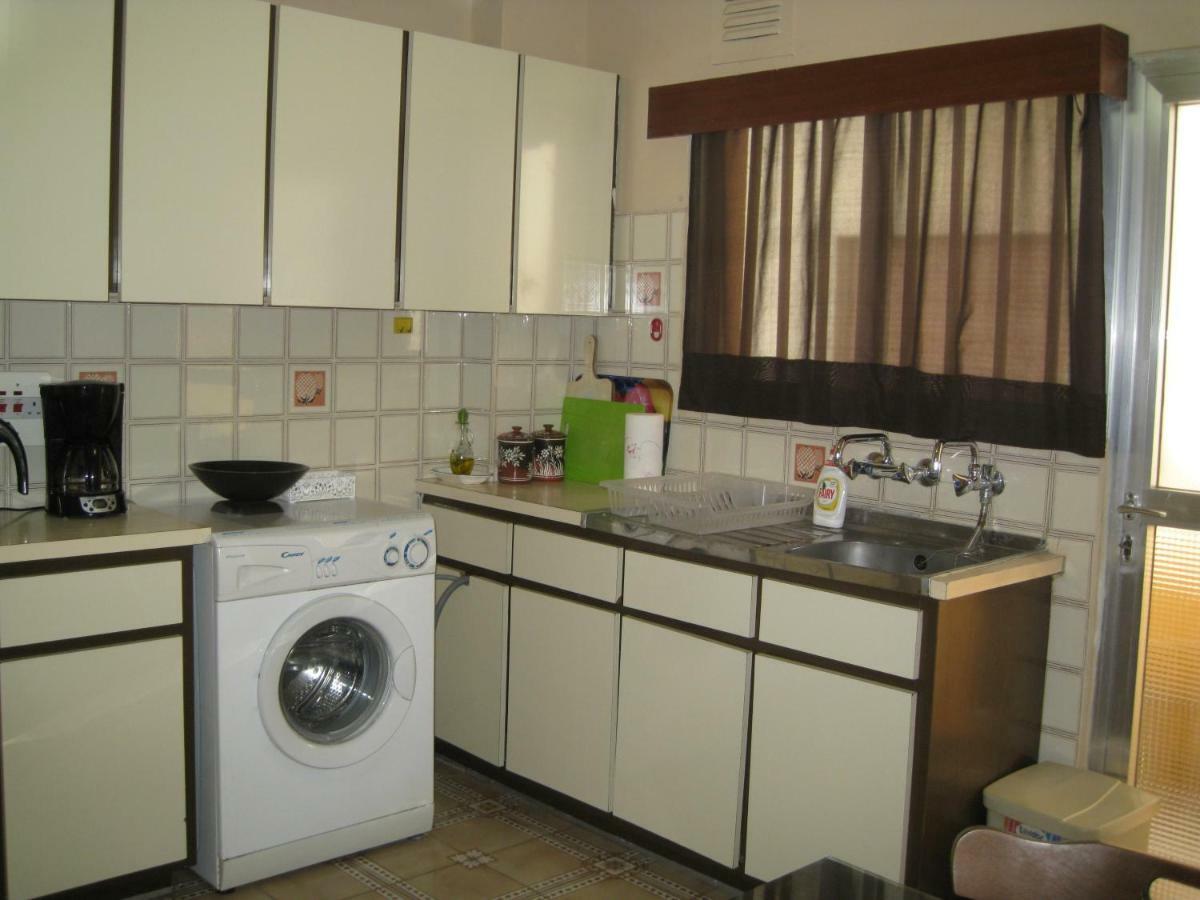 Mediterranean Breeze Apartment Лимасол Екстериор снимка