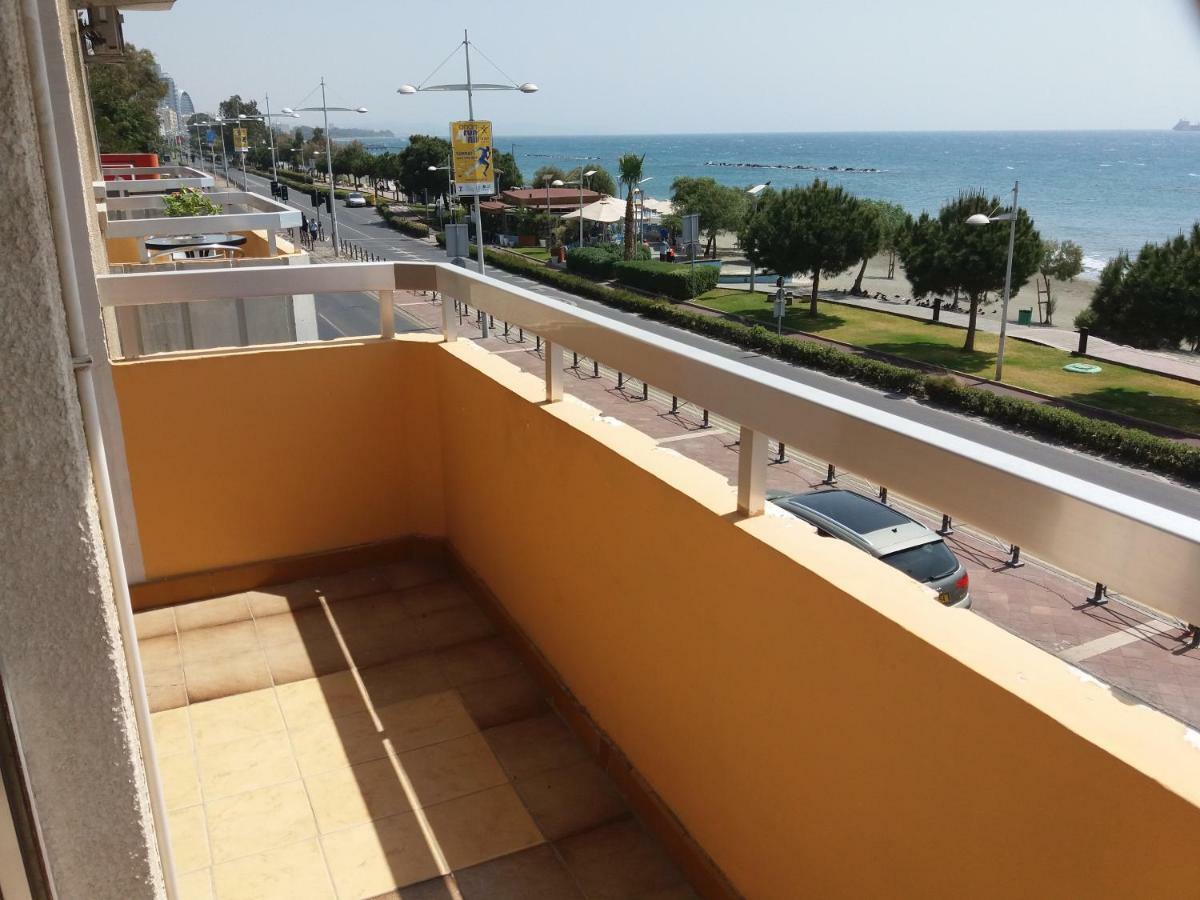Mediterranean Breeze Apartment Лимасол Екстериор снимка