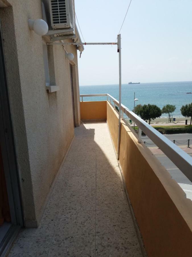 Mediterranean Breeze Apartment Лимасол Екстериор снимка