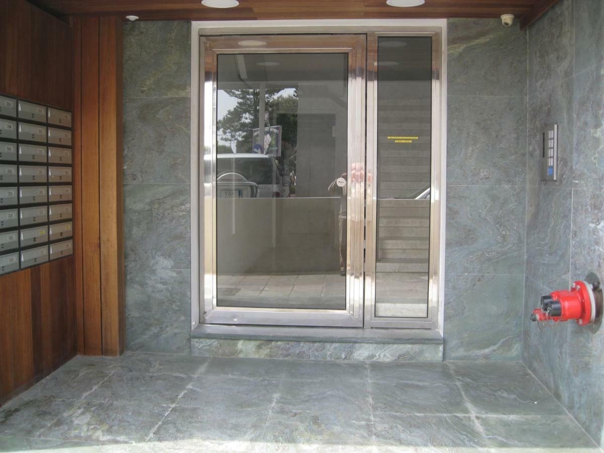 Mediterranean Breeze Apartment Лимасол Екстериор снимка